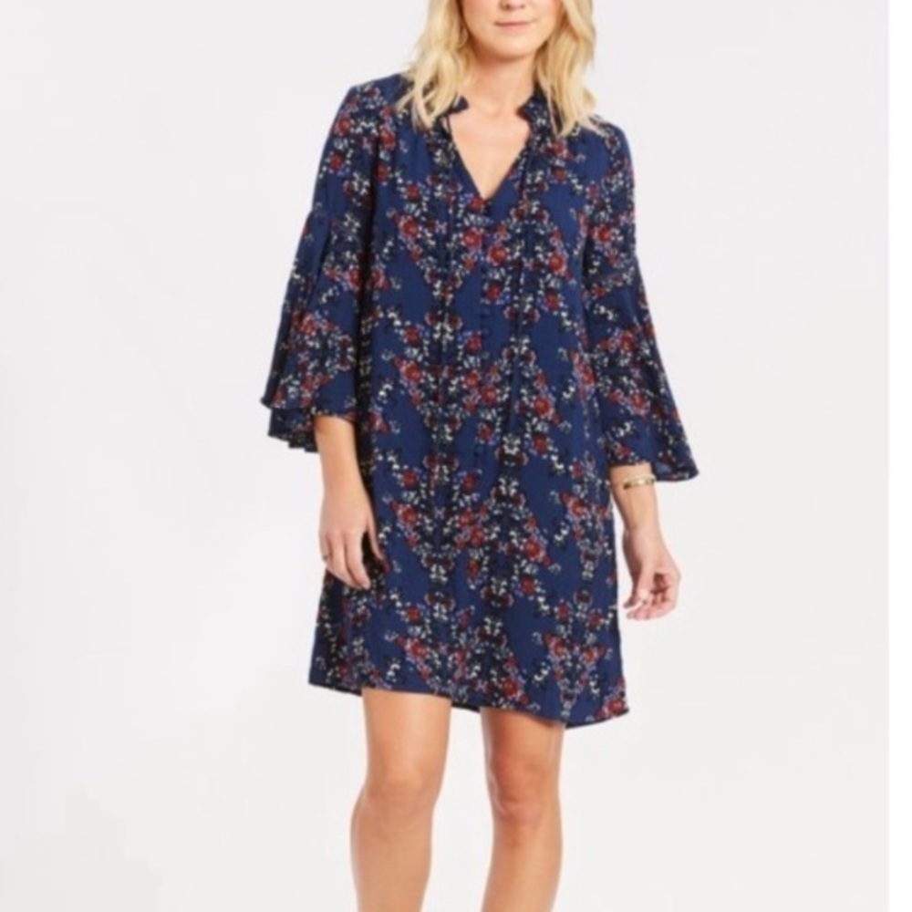 EVEREVE Braeve Ruffle Bell Split Sleeve Lined Floral Dress